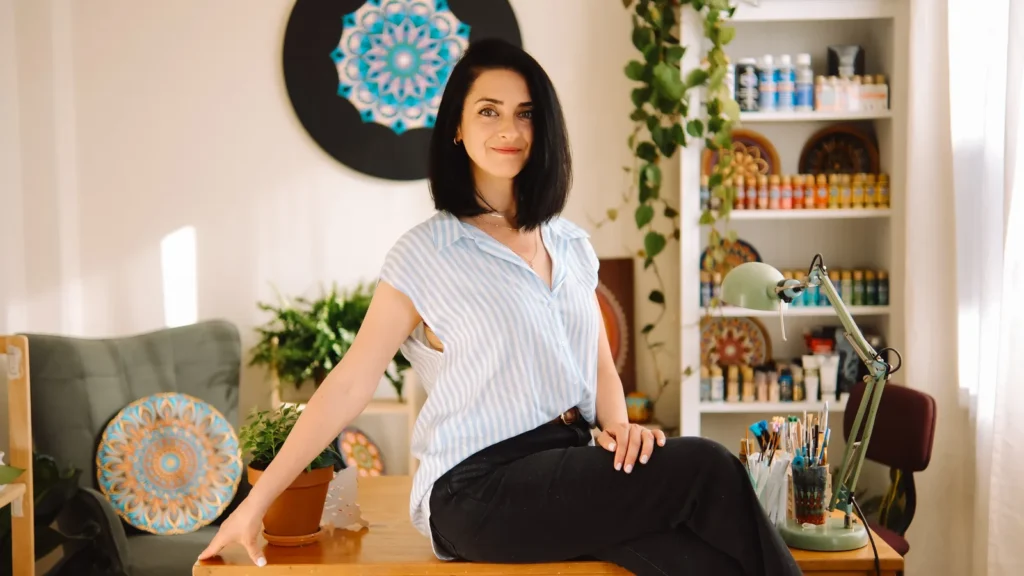 מנדלות מנוקדות: איך נקודה קטנה של צבע הופכת לאי של שקט בתוך היום שלך?
